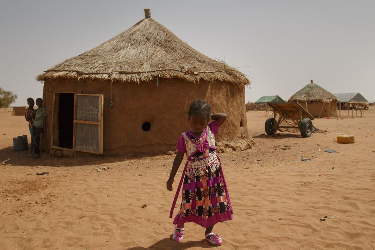Millones de personas y niños en África sufren desnutrición y hambruna. Millones de personas y niños en África sufren desnutrición y hambruna.