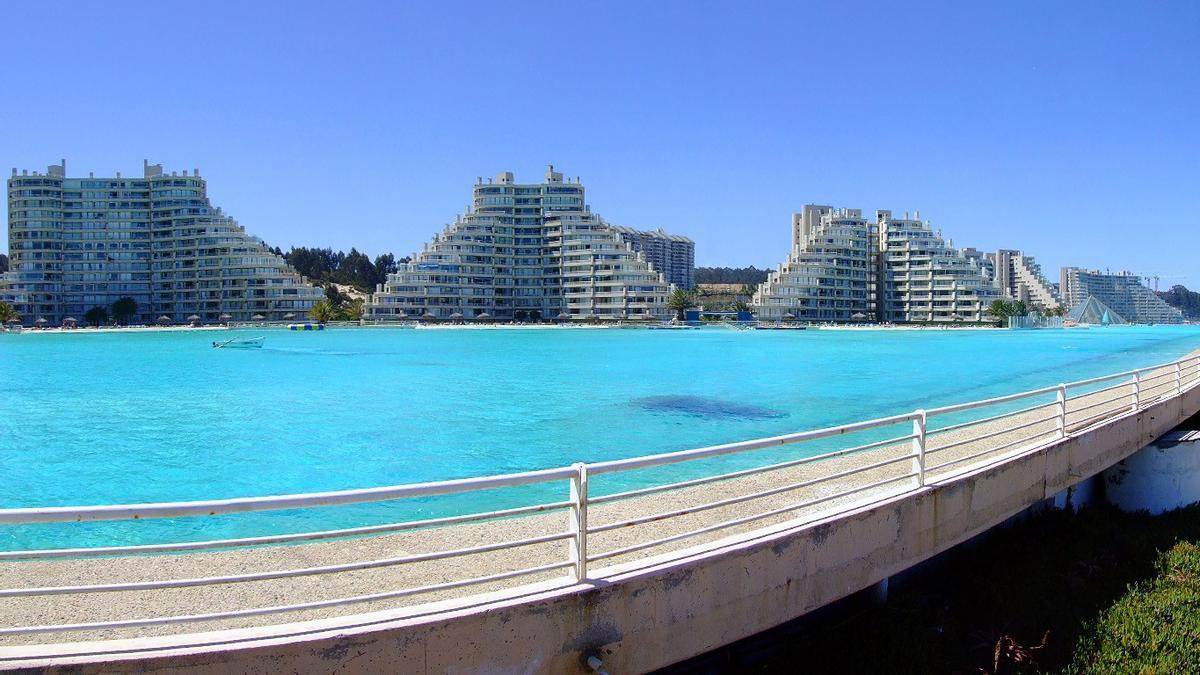 La piscina más larga del mundo, en el complejo turístico San Alfonso del Mar, en Valparaíso (Chile).