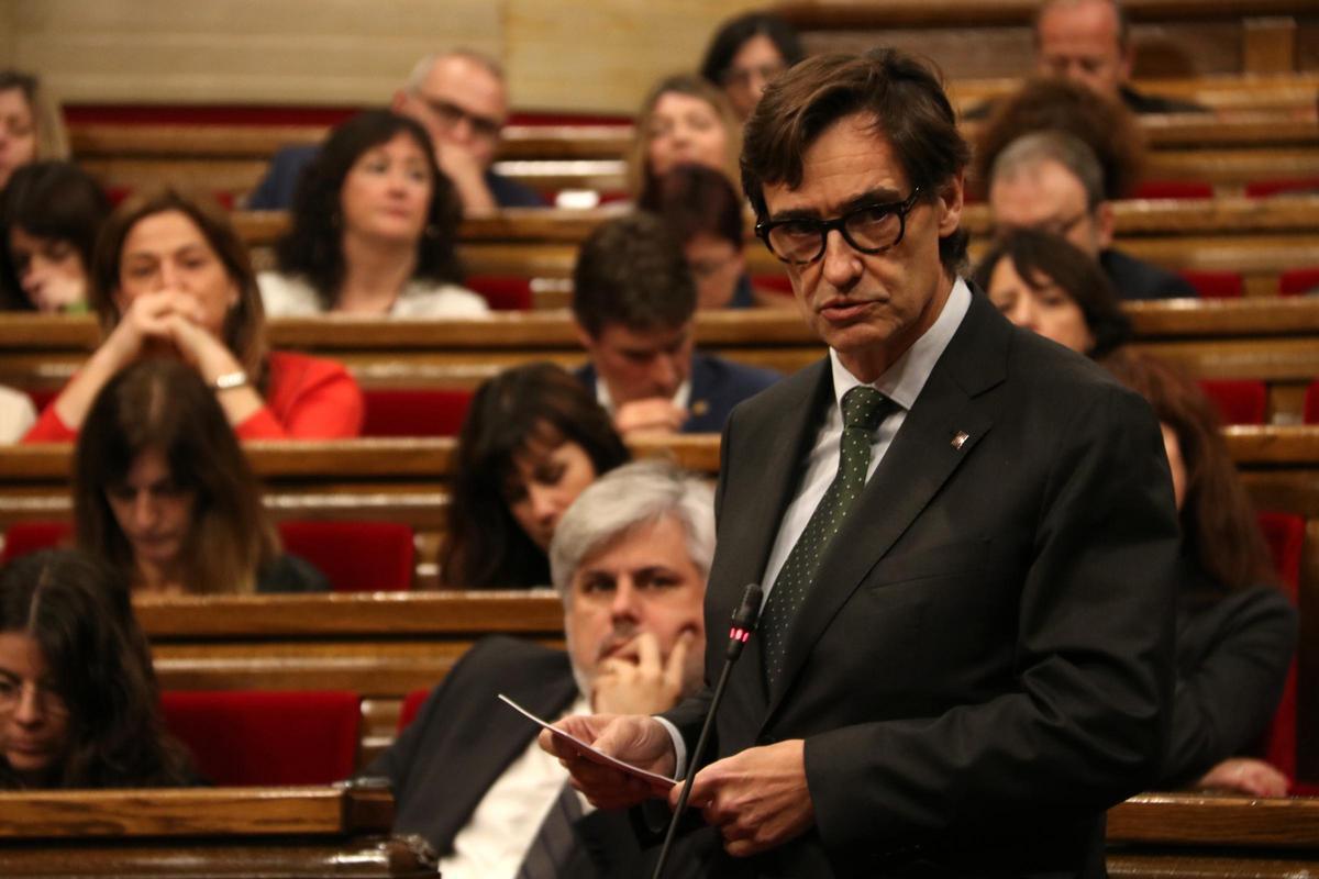 El líder del PSC, Salvador Illa, durante una intervención en el pleno del Parlament El líder del PSC, Salvador Illa, durante una intervención en el pleno del Parlament