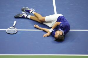 Medvédev arruïna la proesa de Djokovic