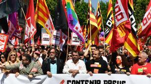 Primer de Maig: Milers de persones es manifesten a Barcelona per reclamar que s’apugin els salaris