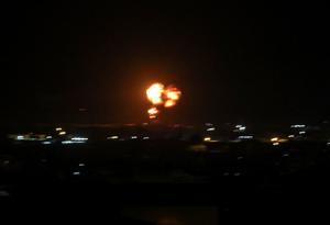 Los ataques es en respuesta por el lanzamiento de globos con explosivos que están provocando decenas de incendios en zona israelí.
