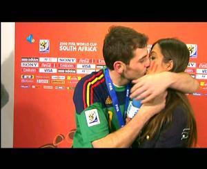 ’El Beso’ de Iker y Sara en el Mundial de Sudáfrica.