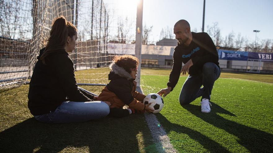 Catalan football turns to give a child a therapeutic dog