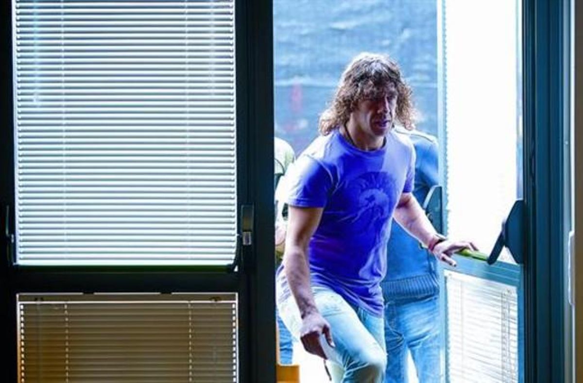 Puyol, ayer, al entrar en la sala de prensa de Sant Joan Despí. Puyol, ayer, al entrar en la sala de prensa de Sant Joan Despí.
