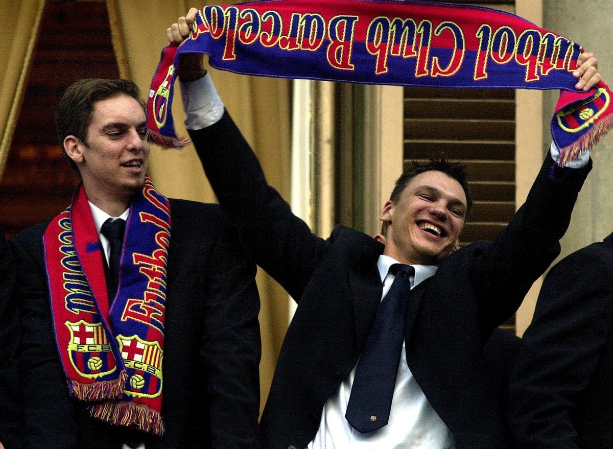 Gasol y Jasikevicius celebran la Liga del 2001 en el Ayuntamiento de Barcelona. Gasol y Jasikevicius celebran la Liga del 2001 en el Ayuntamiento de Barcelona.