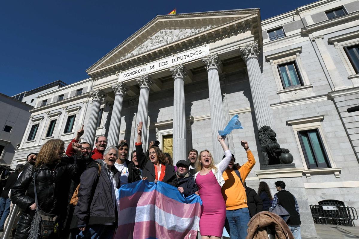 Aprobada la ley trans en el Congreso | FOTOS