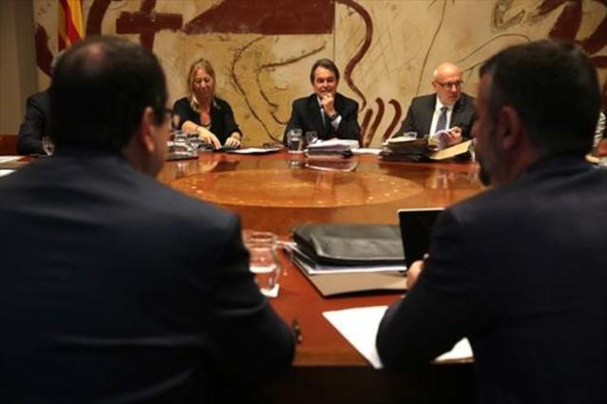 Munté y Mas en la reunión del Govern. Munté y Mas en la reunión del Govern.