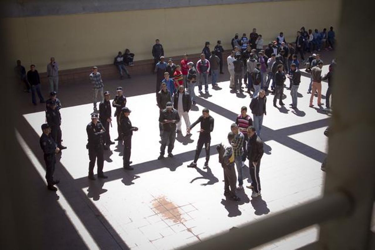 Un grupo de internos en el CIE de Zona Franca. Un grupo de internos en el CIE de Zona Franca.