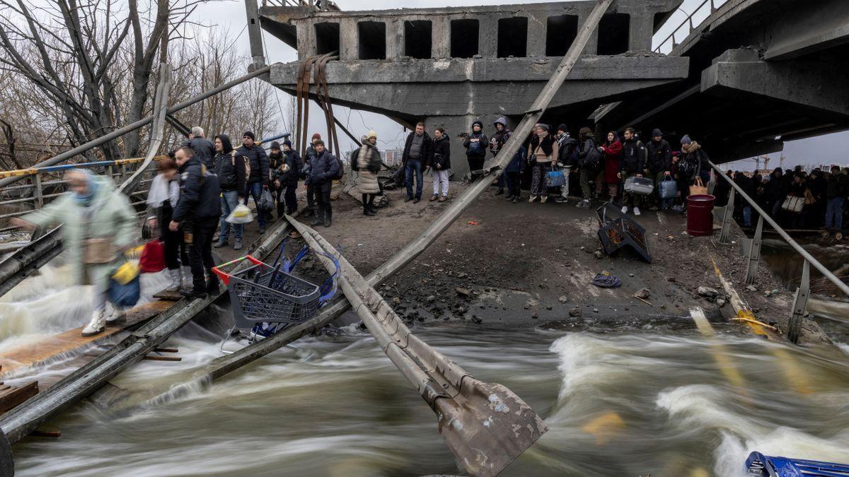 Ucrania ve "inaceptable" la intención de Moscú a abrir corredores humanitarios hacia territorio ruso
