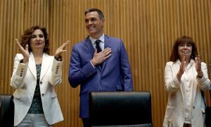 Pedro Sánchez, con María Jesús Montero y Cristina Narbona, en el Congreso. 