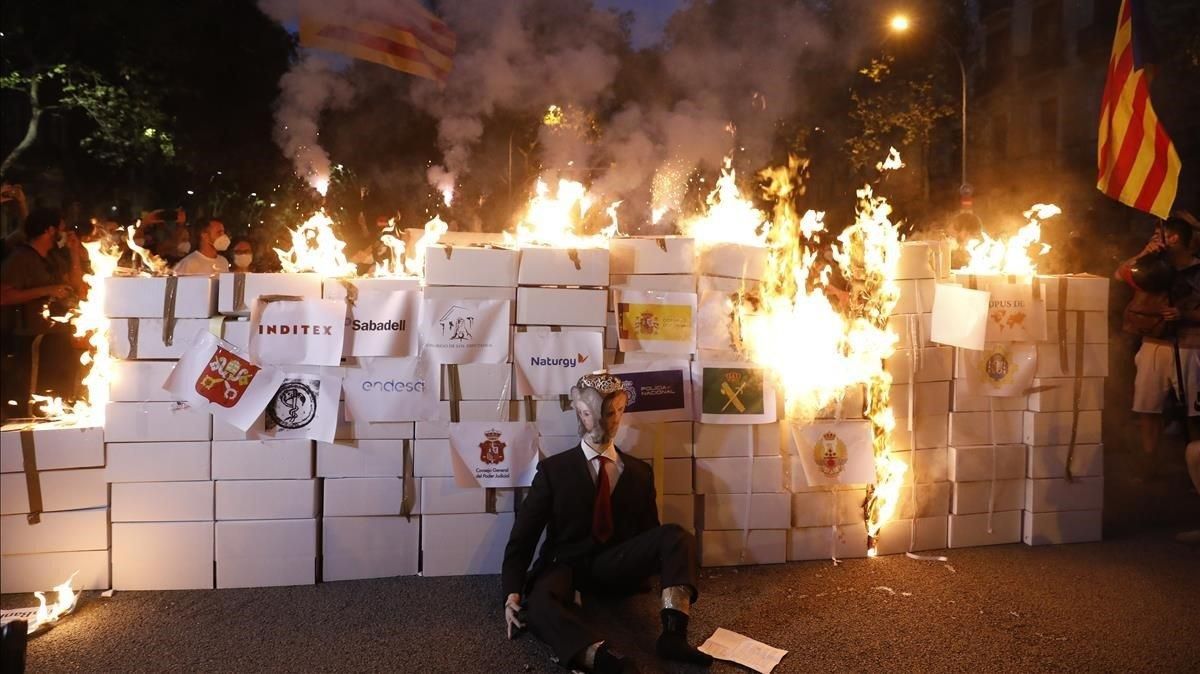 Els CDR es manifesten a Barcelona sense distància de seguretat Els CDR es manifesten a Barcelona sense distància de seguretat