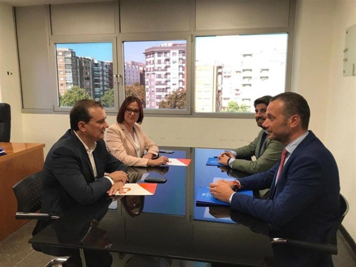 Negociación entre miembros del PP, Ciudadanos y Vox para formar Gobierno en Murcia. Negociación entre miembros del PP, Ciudadanos y Vox para formar Gobierno en Murcia.