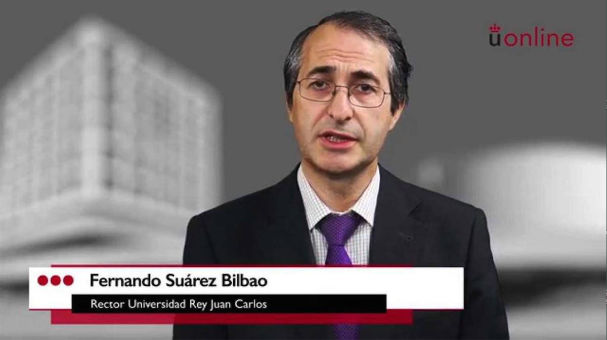 Fernando Suárez Bilbao, rector de la Universidad Rey Juan Carlos, en un vídeo promocional de los cursos online de la universidad.
