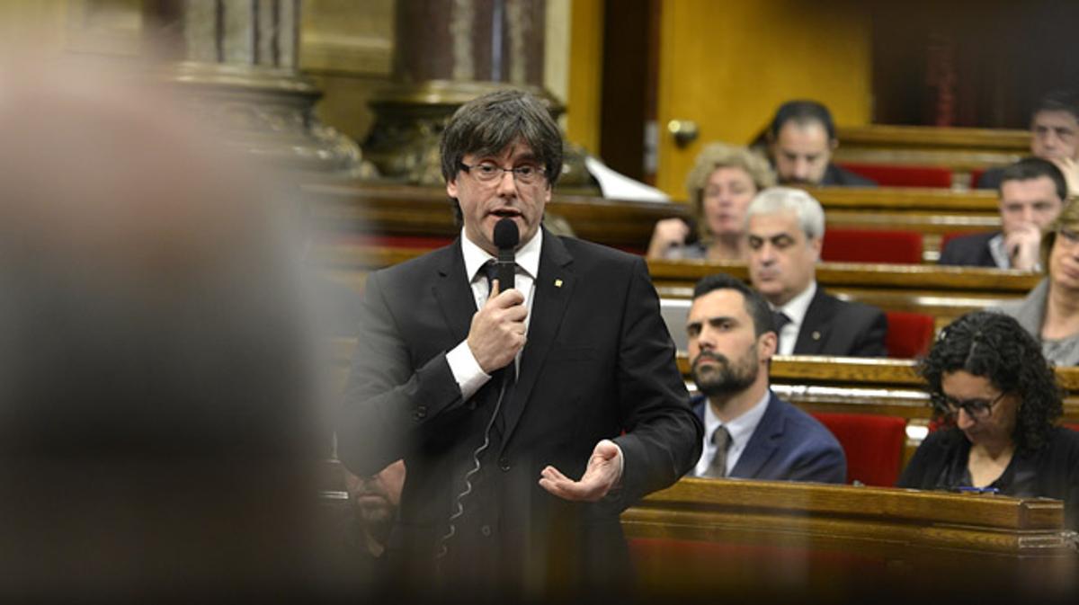 Intervención del ’president’ Carles Puigdemont en el Parlament tras la suspensión de la Conselleria de Exteriors.