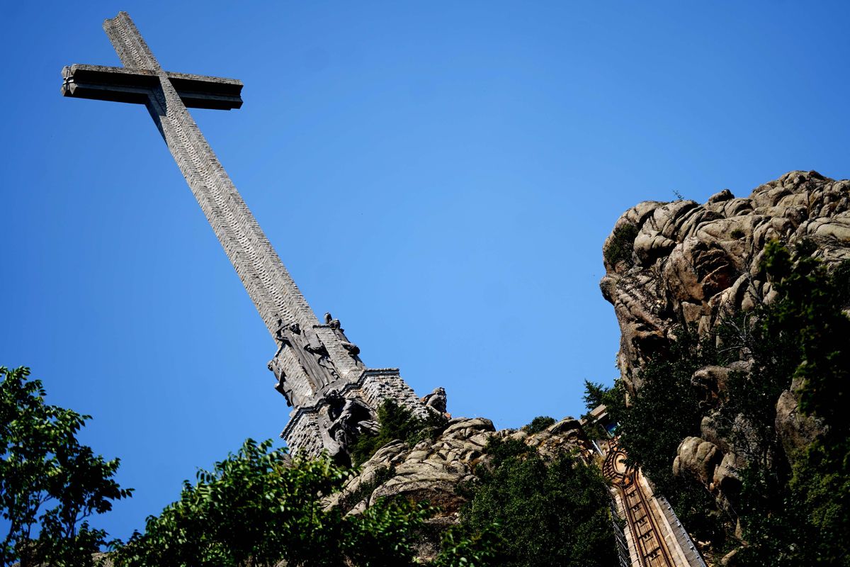 Frontal de la Basílica del Valle de los Caídos. Frontal de la Basílica del Valle de los Caídos.