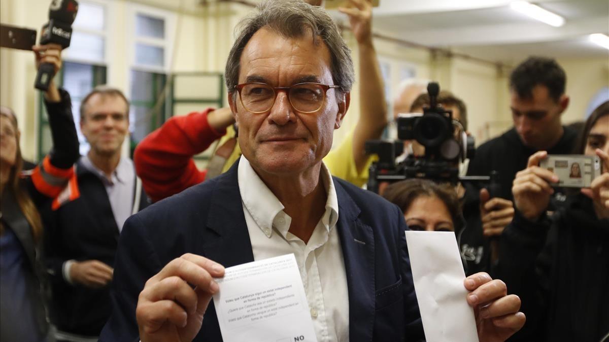 El expresidente de la Generalitat Artur Mas, votando el pasado 1 de octubre.