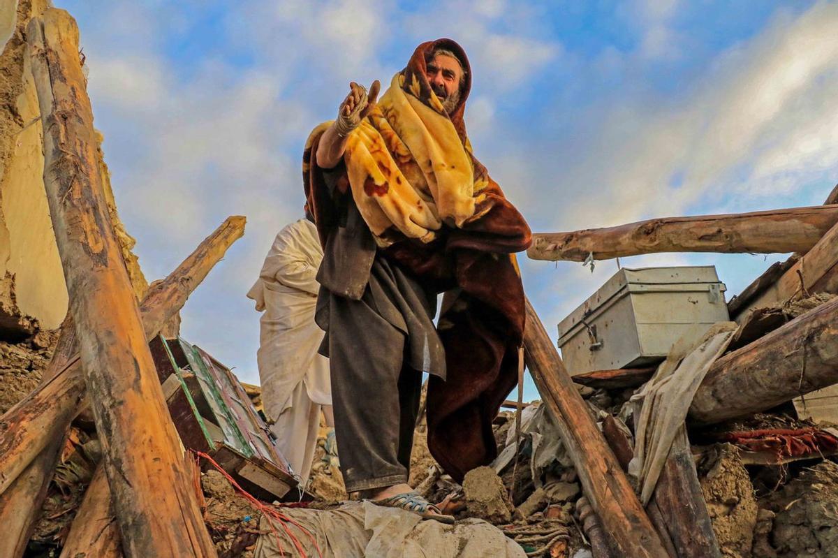 Empieza a llegar la ayuda humanitaria a Afganistán tras el terremoto