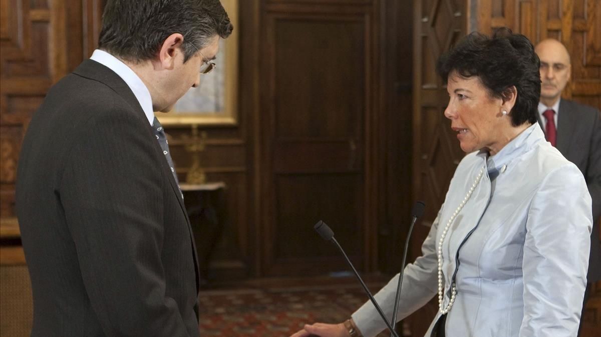 Isabel Celaá, junto a Patxi López. Isabel Celaá, junto a Patxi López.