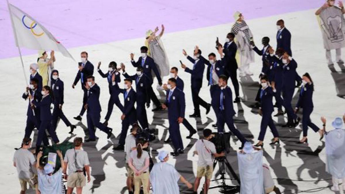 La Fundación y el Equipo Olímpico de Refugiados, premio Princesa de Asturias de los Deportes. En la foto, los miembros del Equipo Olímpico de Refugiados desfilan durante la ceremonia de inauguración de los Juegos Olímpicos de Tokio 2020.