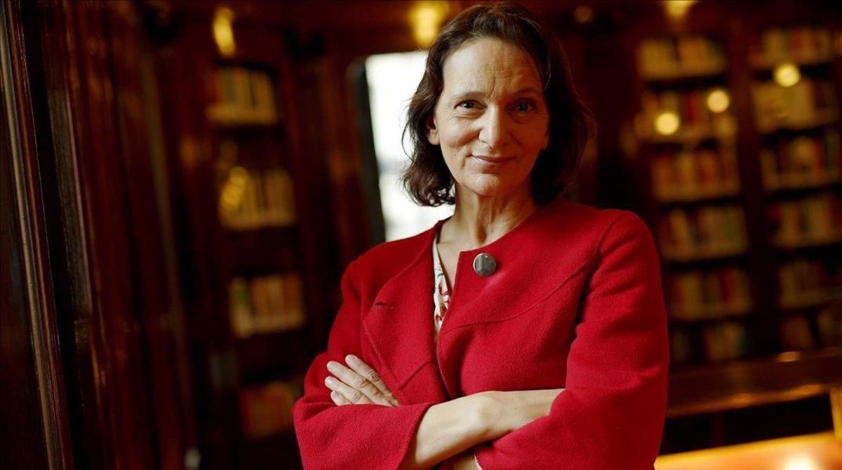 La cofundadora de Podemos, Carolina Bescansa, en la biblioteca del Congreso. La cofundadora de Podemos, Carolina Bescansa, en la biblioteca del Congreso.