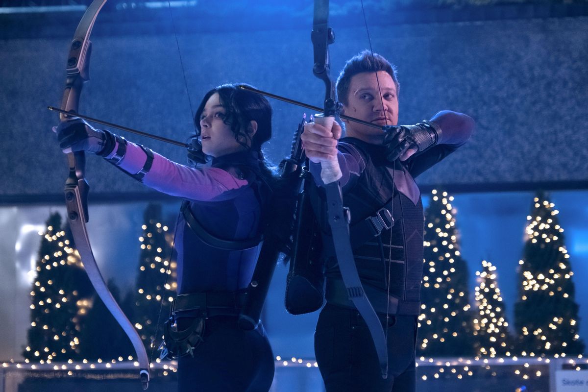 Hailee Steinfeld (Kate Bishop) y Jeremy Renner (Clint Barton) en ’Ojo de Halcón’. Hailee Steinfeld (Kate Bishop) y Jeremy Renner (Clint Barton) en ’Ojo de Halcón’.