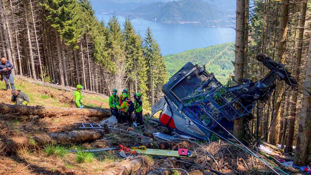 La caída de un teleférico provoca 14 muertos en Italia