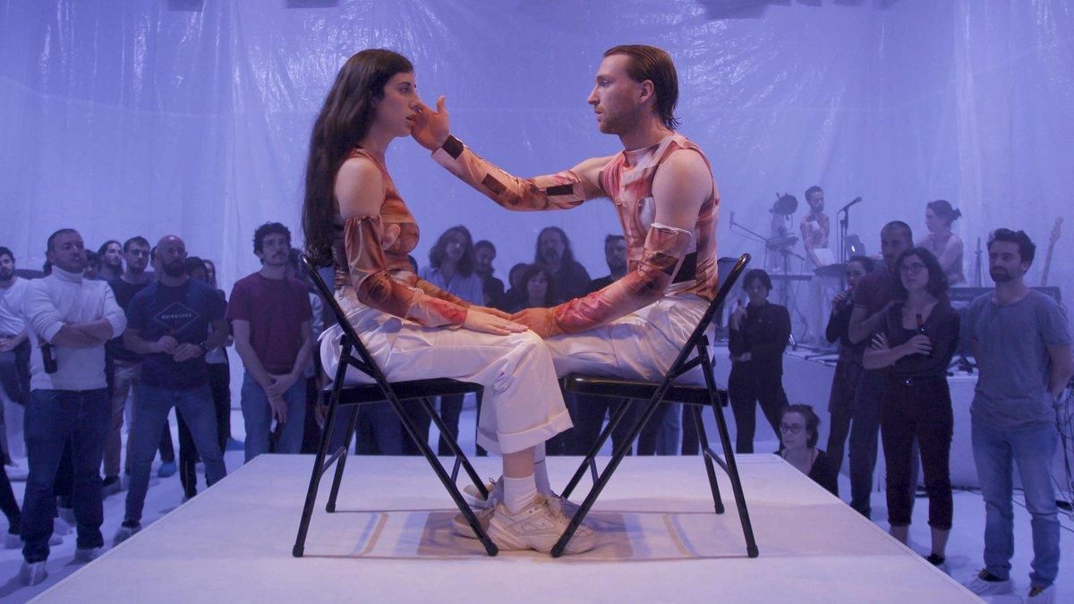 Un momento de la representación de ’This is real love’, del Col·lectiu VVAA Un momento de la representación de ’This is real love’, del Col·lectiu VVAA