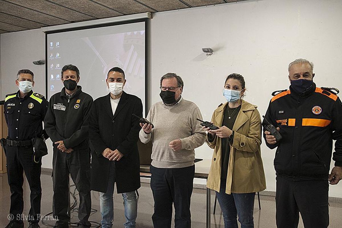 Entrega de las emisoras de la red ’Rescat’ al cuerpo de Protecció Civil de Parets Entrega de las emisoras de la red ’Rescat’ al cuerpo de Protecció Civil de Parets