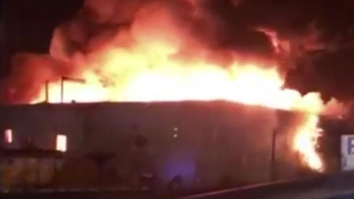 Un incendio destruye la planta de reciclaje de Granollers. 