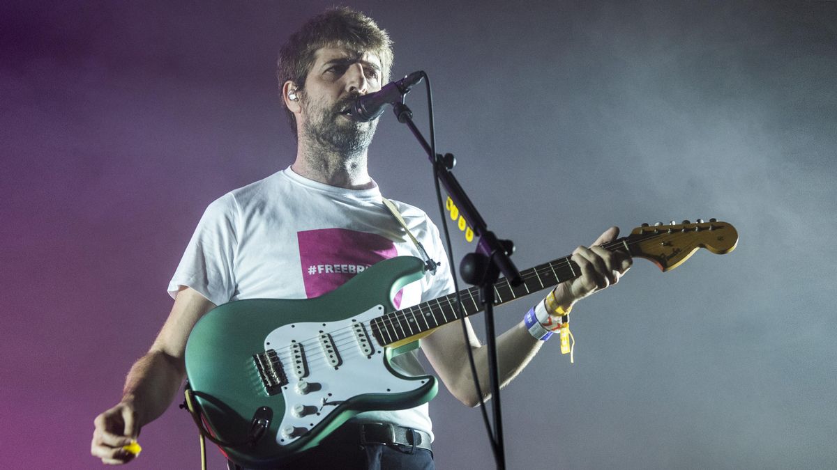 El líder de Manel, en concierto. El líder de Manel, en concierto.
