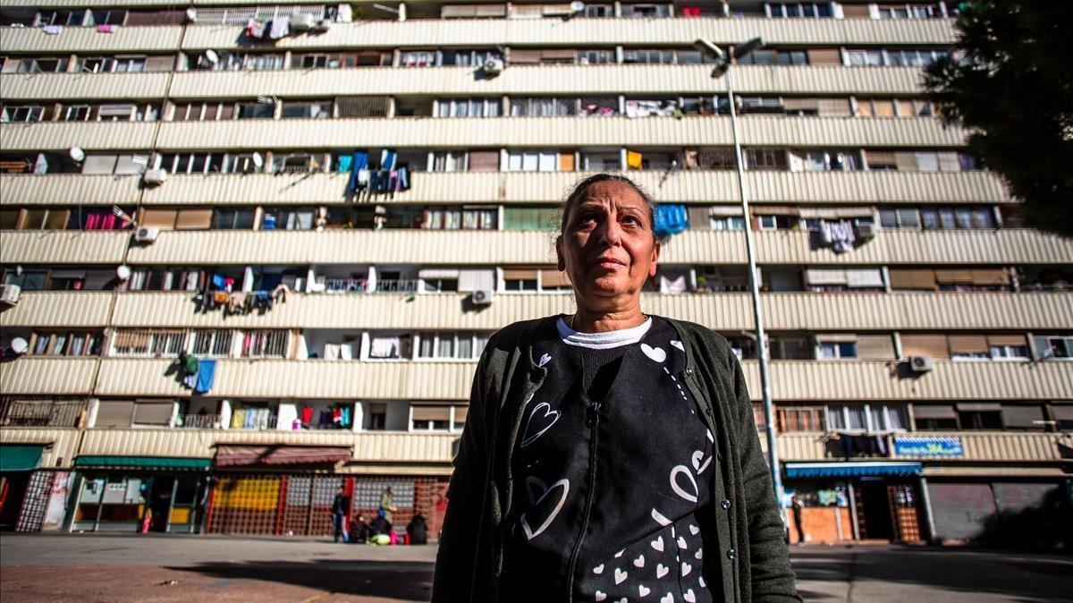Paqui Jiménez, hace unas semanas frente a su bloque. Paqui Jiménez, hace unas semanas frente a su bloque.
