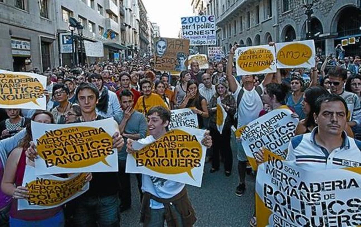 Manifestación en Barcelona contra políticos y banqueros. Manifestación en Barcelona contra políticos y banqueros.