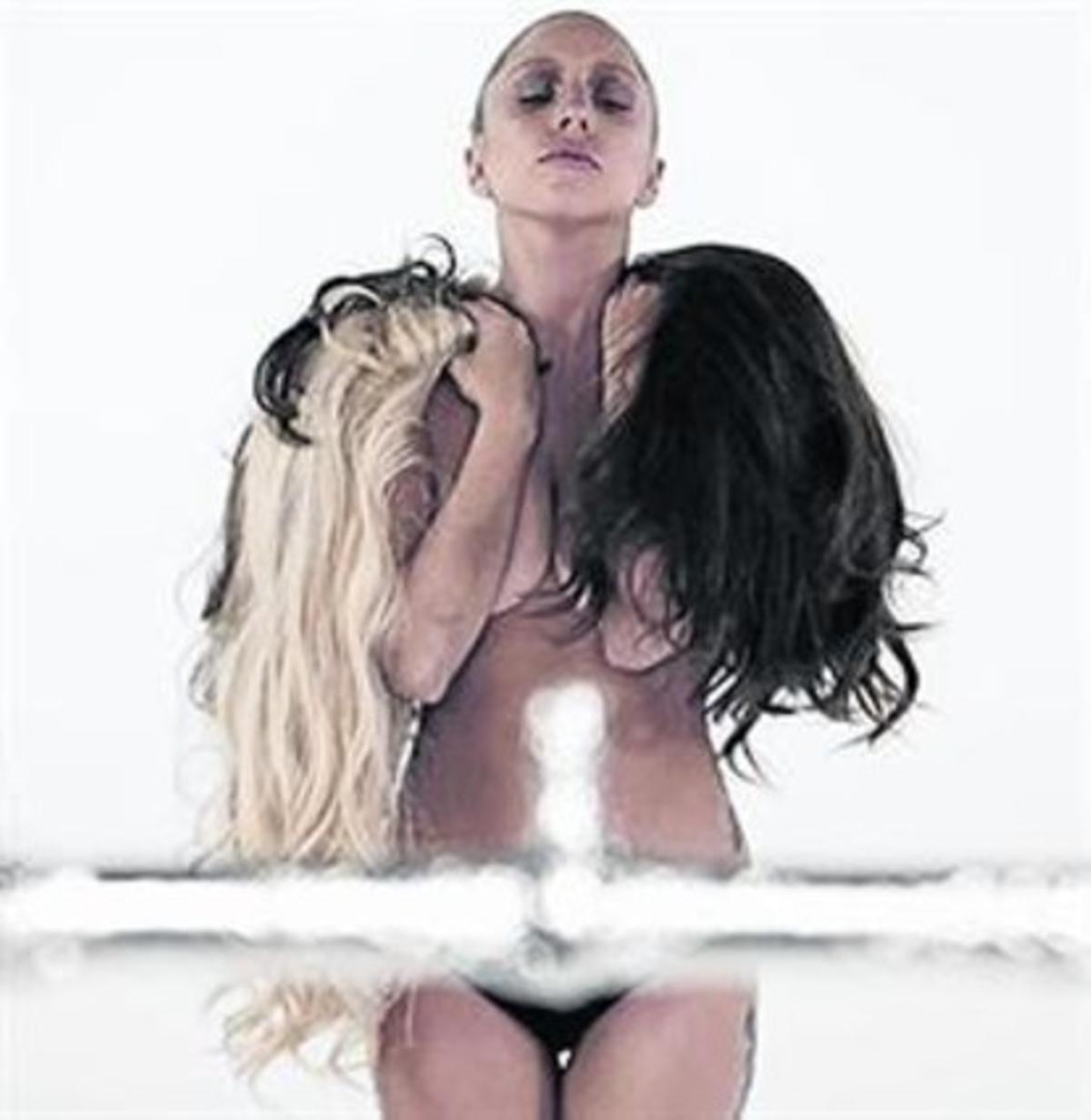 Lady Gaga posa calva, sin maquillaje y sin ropa foto
