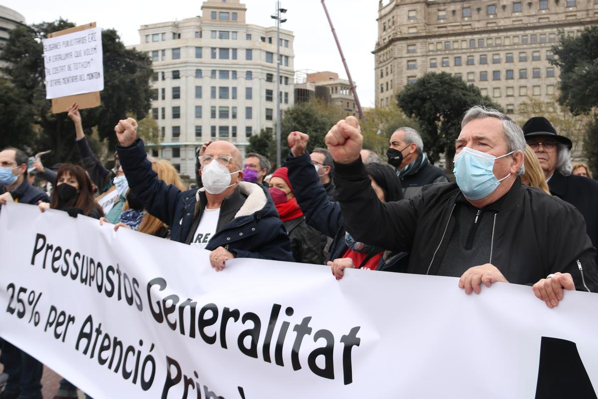 Centenars de persones es manifesten a Barcelona per la sanitat pública