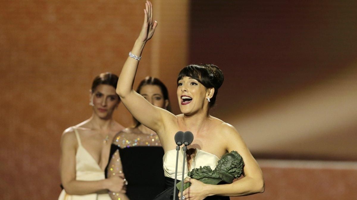 Belén Cuesta recogiendo su Premio Goya. Belén Cuesta recogiendo su Premio Goya.