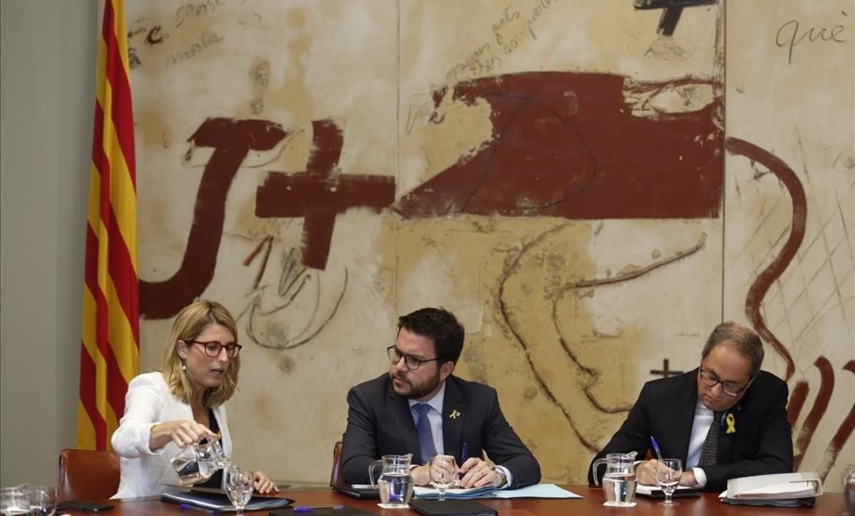 Elsa Artadi, Pere Aragonès y Quim Torra, este martes, en la reunión del Consell Executiu. Elsa Artadi, Pere Aragonès y Quim Torra, este martes, en la reunión del Consell Executiu.