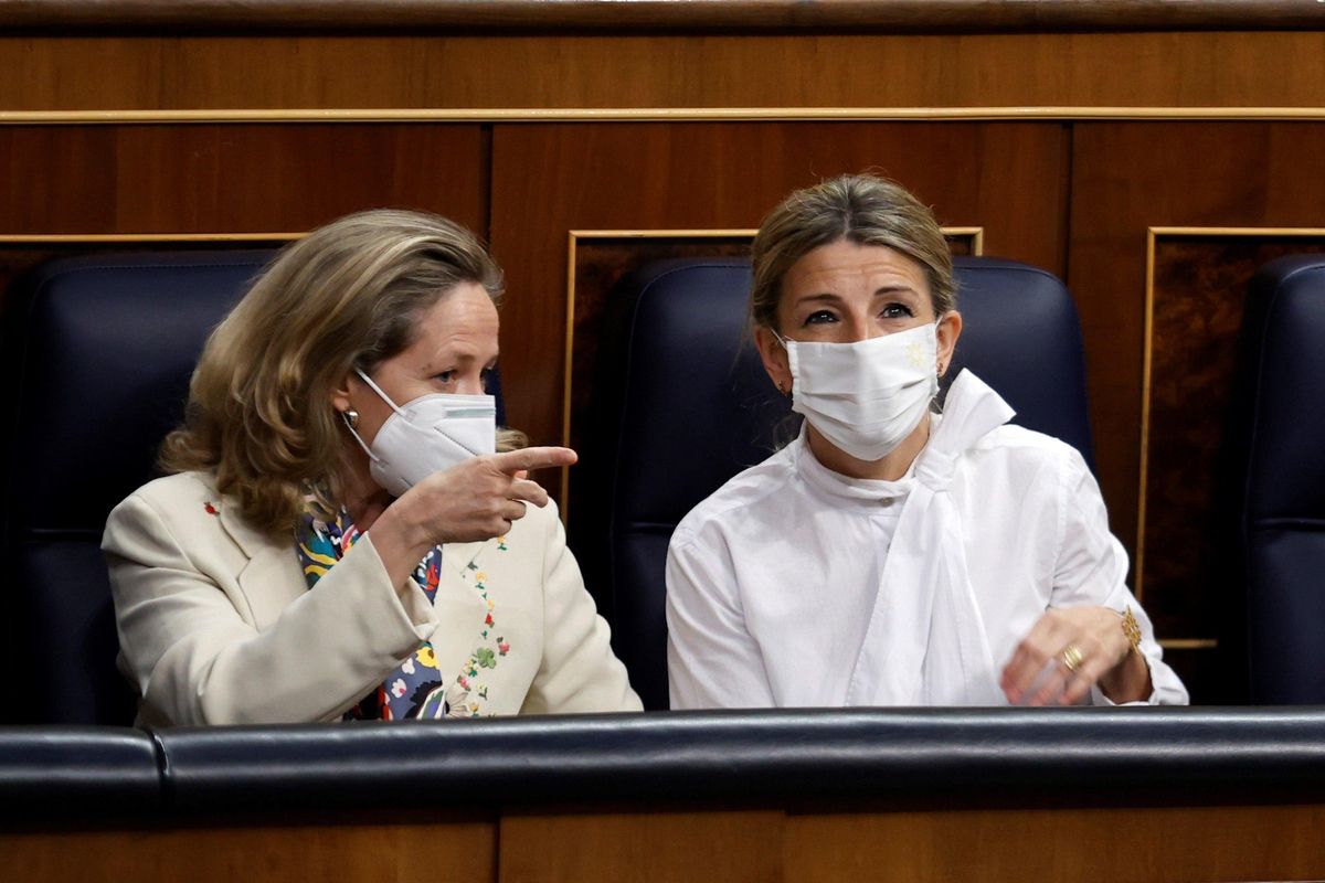 Las vicepresidentas Nadia Calviño y Yolanda Díaz en el Congreso de los Diputados. Las vicepresidentas Nadia Calviño y Yolanda Díaz en el Congreso de los Diputados.