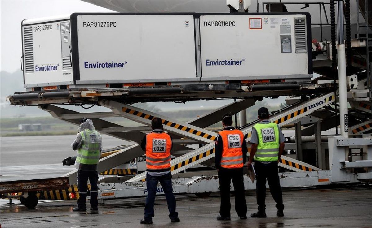 Contenedores con vacunas del coronavirus en un aeropuerto de Sao Paulo (Brasil). Contenedores con vacunas del coronavirus en un aeropuerto de Sao Paulo (Brasil).
