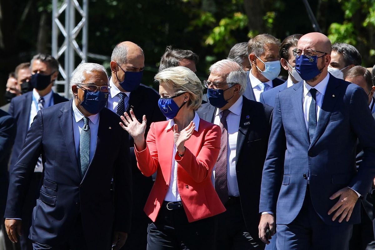 La presidenta de la CE, Ursula von der Leyen, y otros dirigentes europeos, reunidos en Oporto La presidenta de la CE, Ursula von der Leyen, y otros dirigentes europeos, reunidos en Oporto