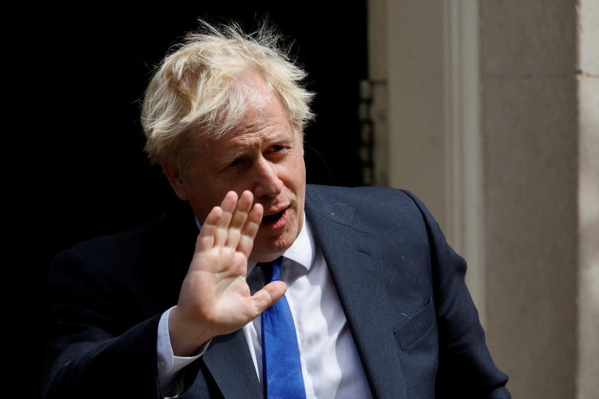 El primer ministro británico, Boris Johnson, camina en Downing Street, en Londres, Gran Bretaña, el 6 de julio de 2022. El primer ministro británico, Boris Johnson, camina en Downing Street, en Londres, Gran Bretaña, el 6 de julio de 2022.