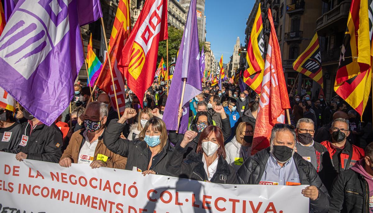 Protesta de delegados de CCOO y UGT por el convenio del metal, en Barcelona.