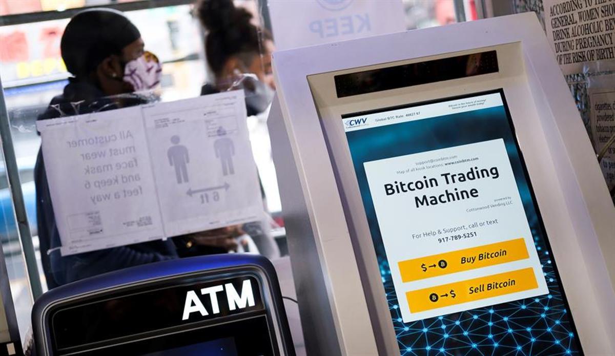 Una máquina de compraventa de bitcoins en una tienda de Nueva York.