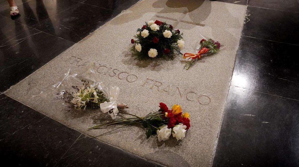 Tumba de Francisco Franco en el Valle de los Caídos. Tumba de Francisco Franco en el Valle de los Caídos.