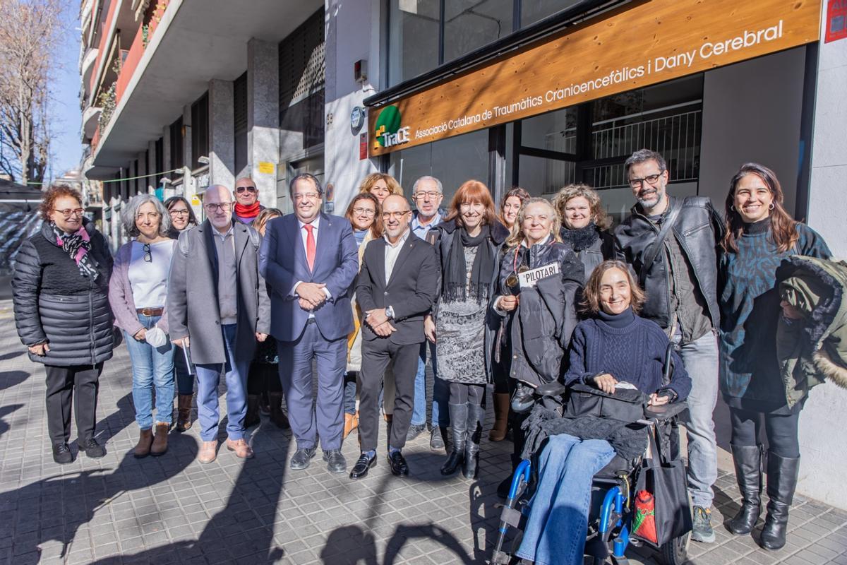 El ’conseller’ Elena y el ’conseller’ Campuzano, junto con el director del Servei Català de Trànsit y representantes de entidades del sector de la discapacidad El ’conseller’ Elena y el ’conseller’ Campuzano, junto con el director del Servei Català de Trànsit y representantes de entidades del sector de la discapacidad