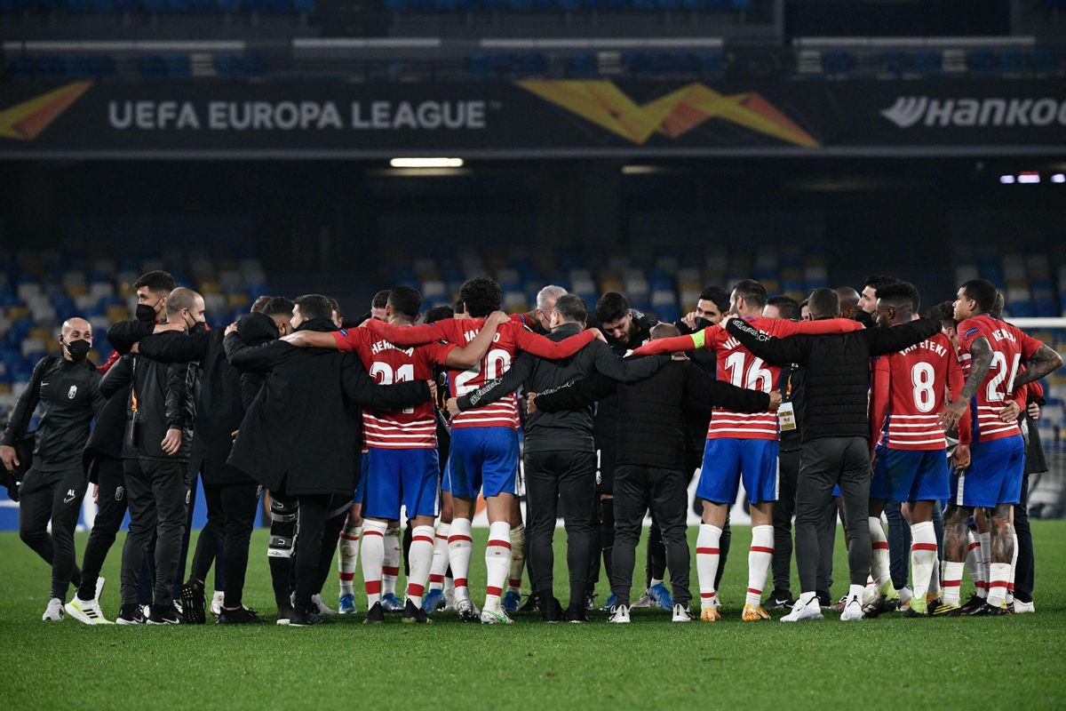 Los jugadores del Granada celebran la clasificación europea ante el Nápoles. Los jugadores del Granada celebran la clasificación europea ante el Nápoles.