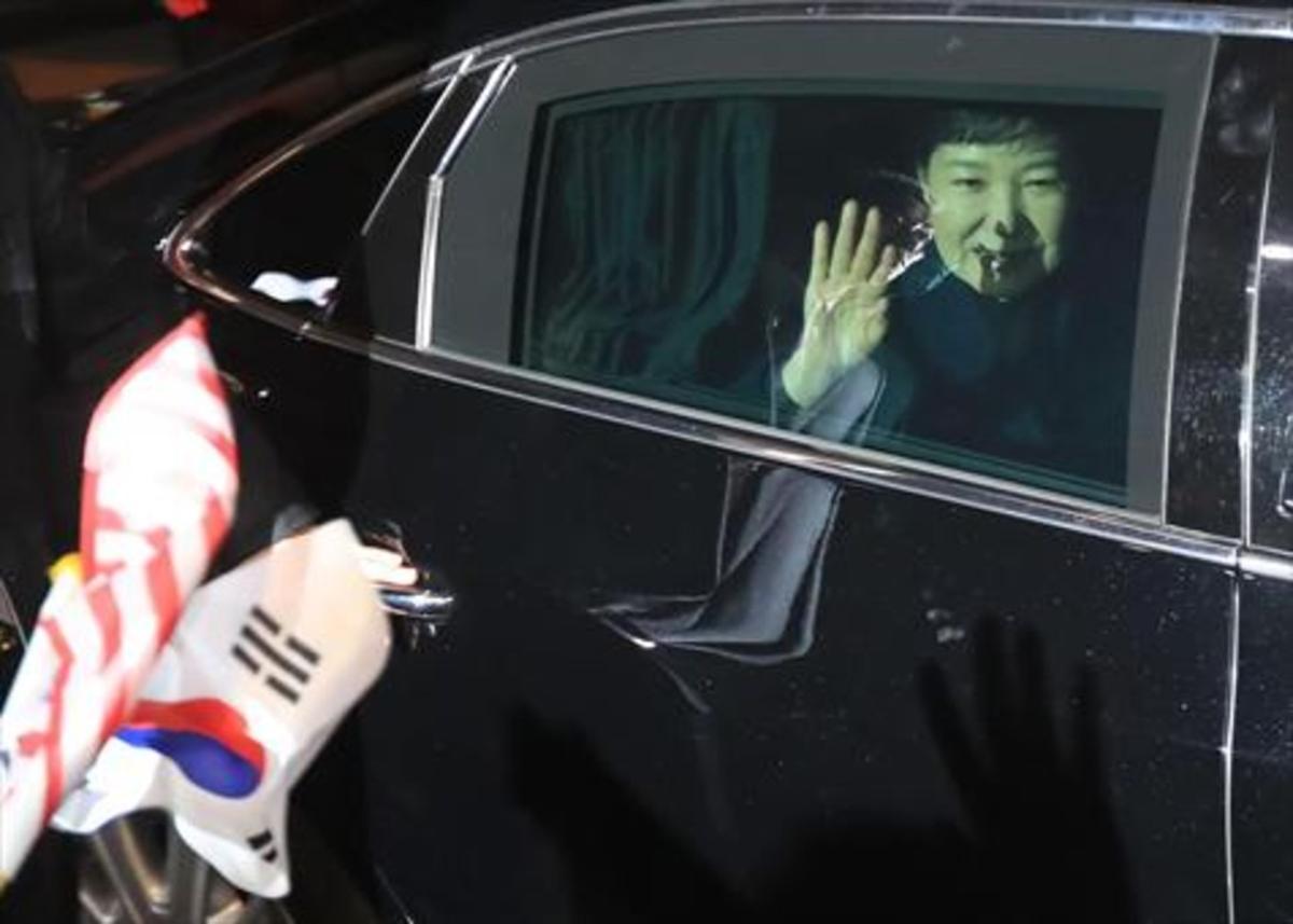 La expresidenta surcoreana Park Geun-hye tras abandonar la residencia oficial en el 2017.