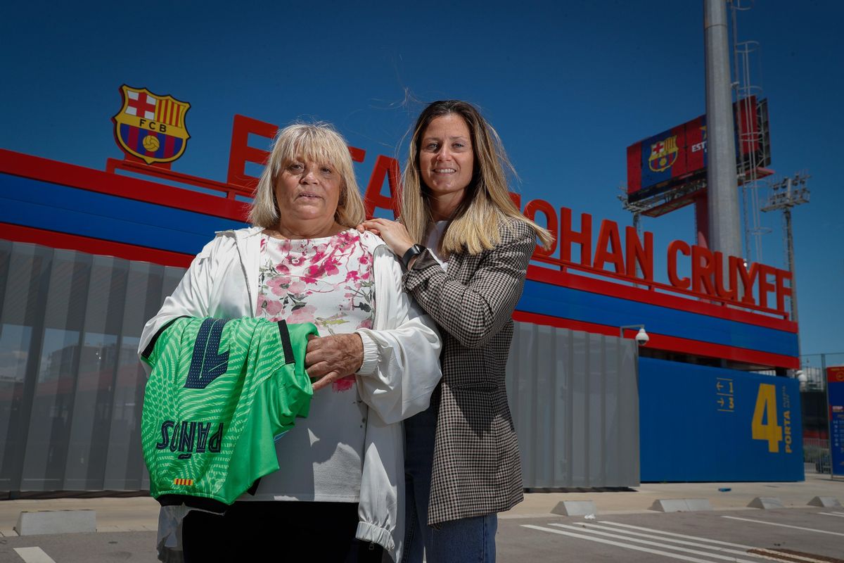 Maria Antonia Mínguez y Sandra Paños en la ciudad deportiva del Barça. Maria Antonia Mínguez y Sandra Paños en la ciudad deportiva del Barça.