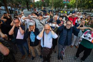 Protesta contra el ruido en el Fòrum antes de la segunda jornada de conciertos del Primavera Sound, en Barcelona.