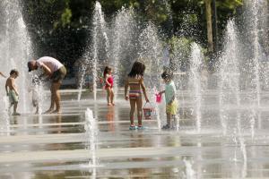 ¿Picante y bebidas calientes para 'refrescarse'? Así es el menú para la ola de calor que podría durar 9 días